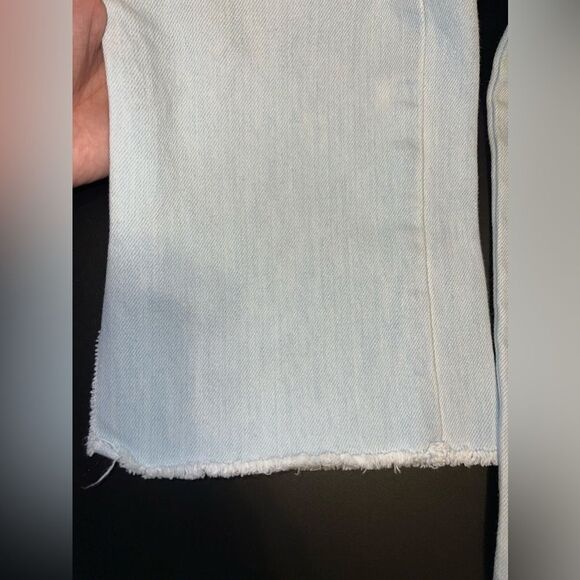 Abercrombie & Fitch Light Wash Cropped jeans W/ Patches Size 6 EUC - Picture 2 of 14